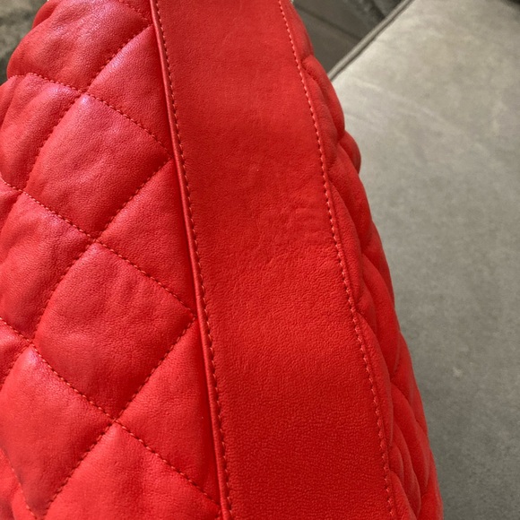 Chanel chain around hobo - Picture 7 of 13